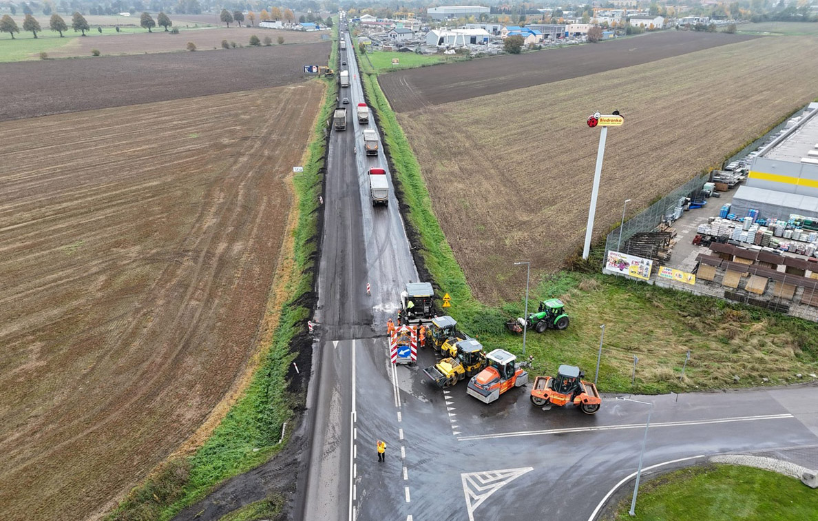 Utrudnienia na krajowej „piątce” w Strzegomiu. Jak długo potrwają? [FOTO] 